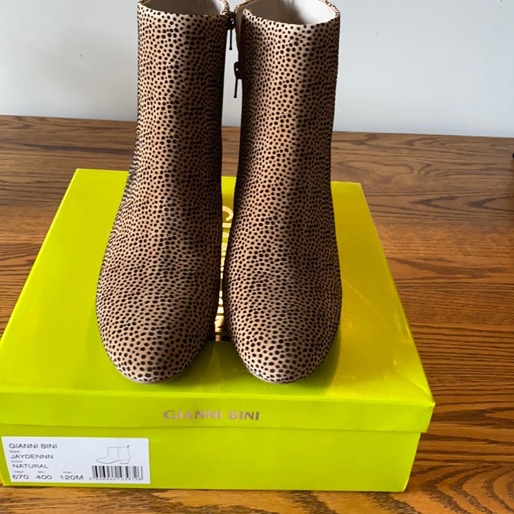 Gianni Bini ankle boots